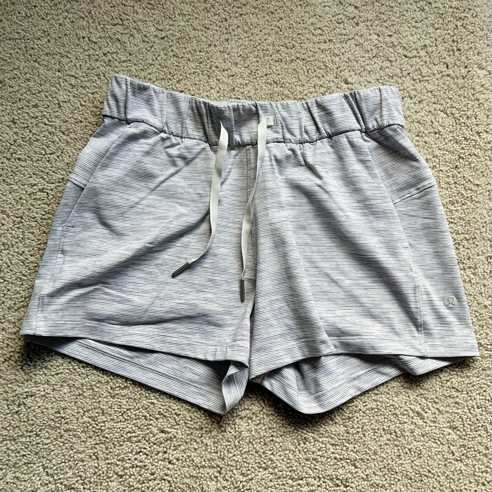 Lululemon Shorts Women's Size 4 White Gray Stripes
